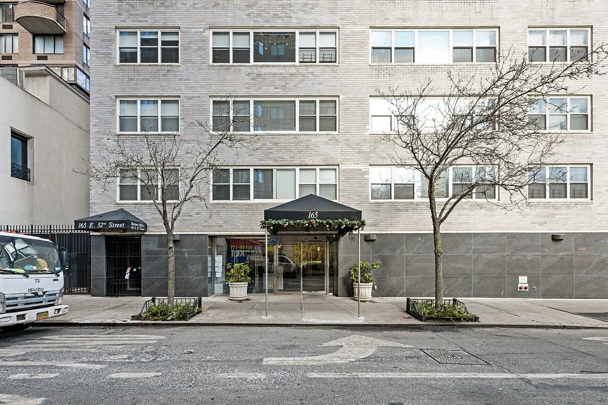 Entrance and facade of 165 East 32nd Street